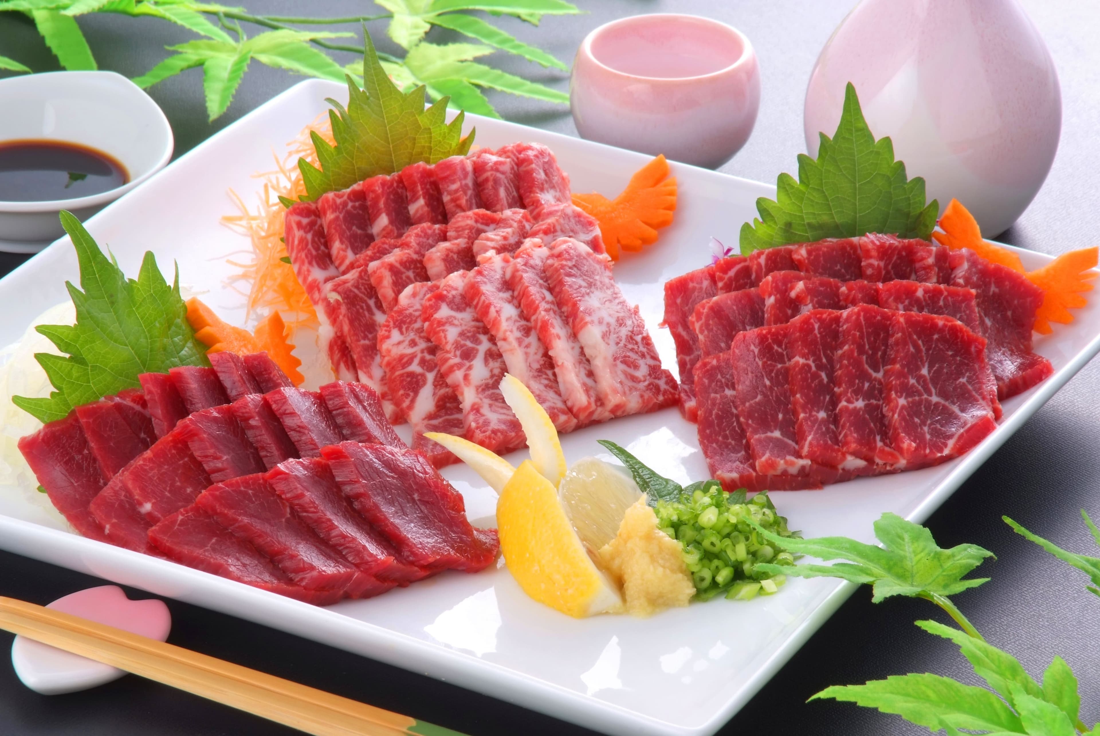 熊本名物 馬刺し3種盛りセット「赤身」「特撰霜降り」「極上」